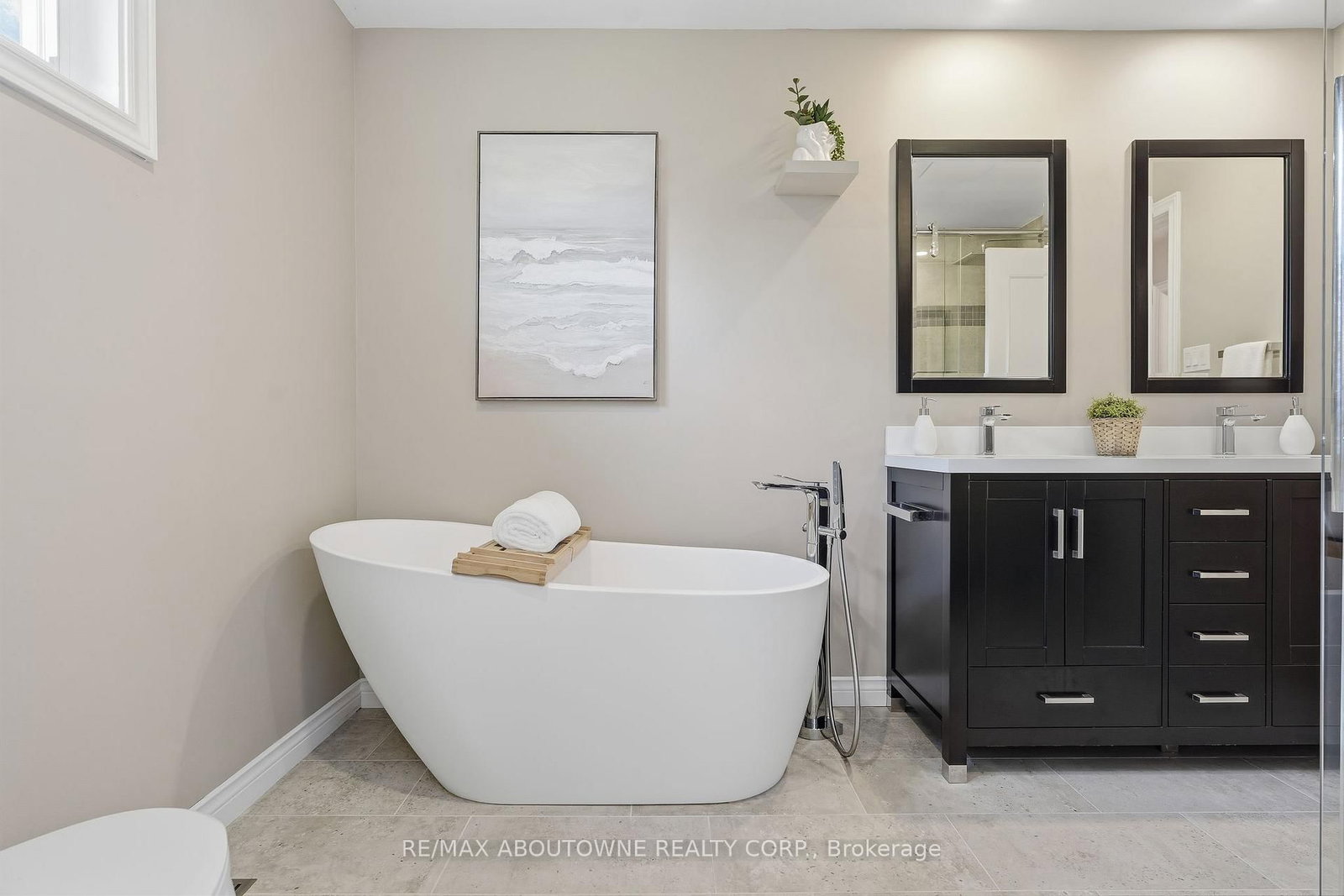 1281 Lakeview Drive • Oakville, ON photo 14