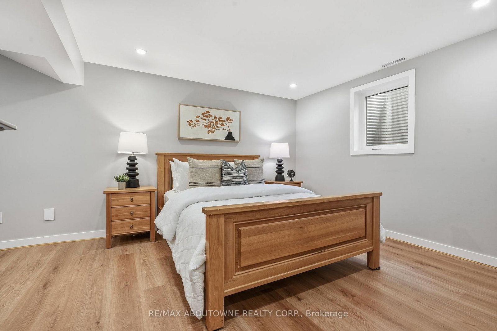 1281 Lakeview Drive • Oakville, ON photo 22