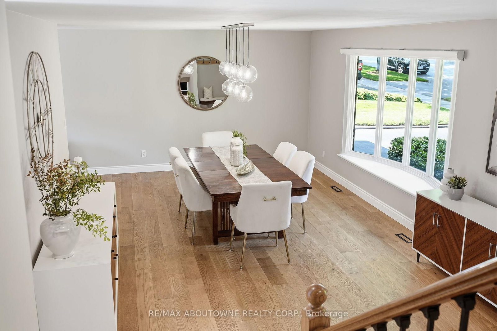 1281 Lakeview Drive • Oakville, ON photo 5