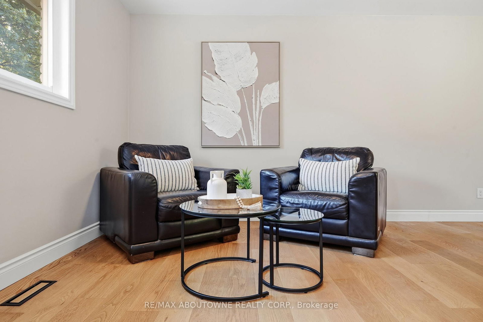 1281 Lakeview Drive • Oakville, ON photo 6
