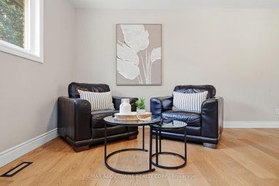1281 Lakeview Drive • Oakville, ON photo 6
