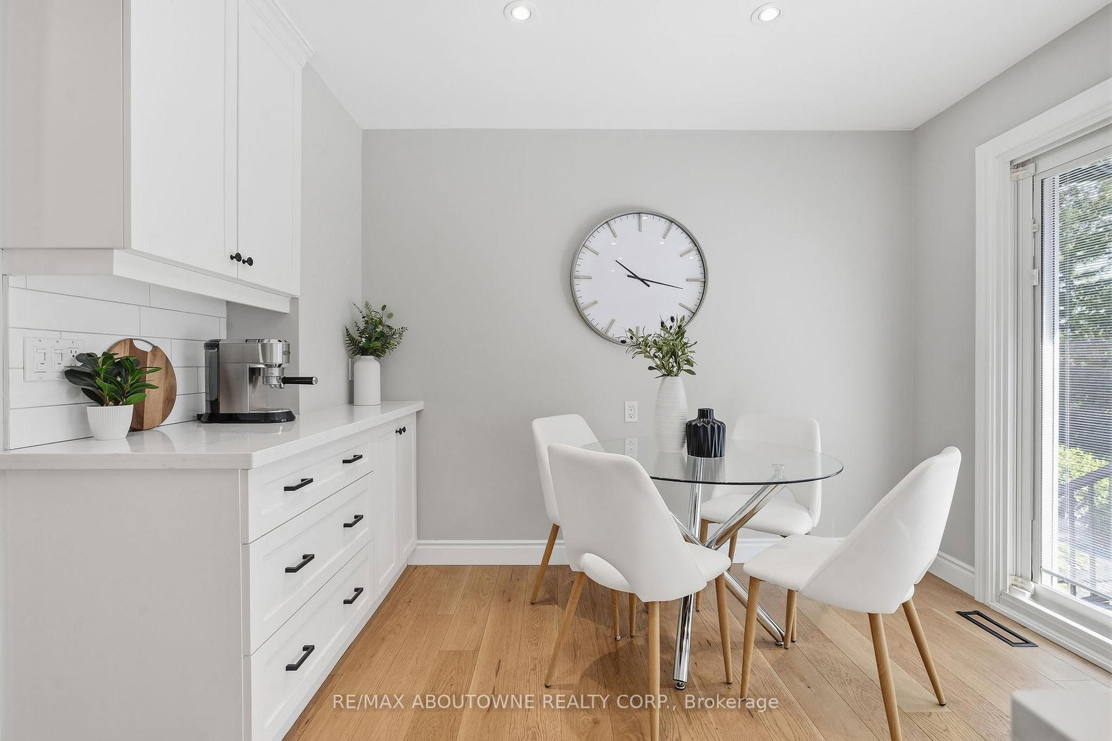 1281 Lakeview Drive • Oakville, ON photo 8