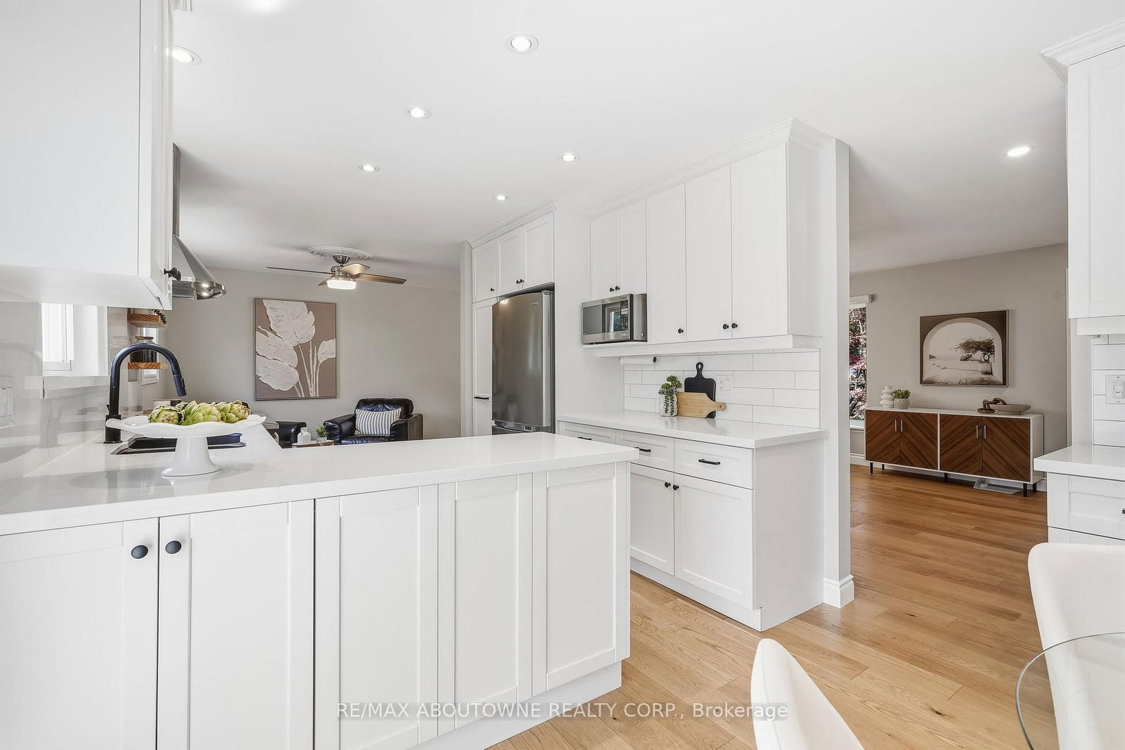 1281 Lakeview Drive • Oakville, ON photo 9
