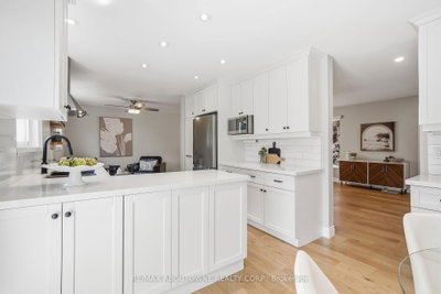 1281 Lakeview Drive • Oakville, ON photo 9