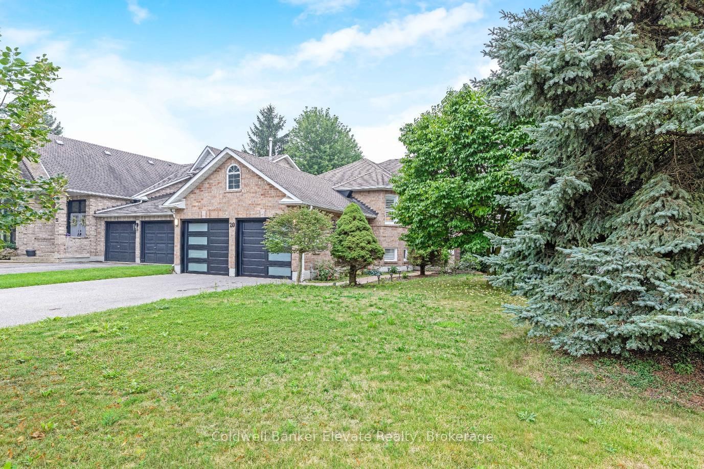 20 Ruddell Crescent • Halton Hills, ON photo 3