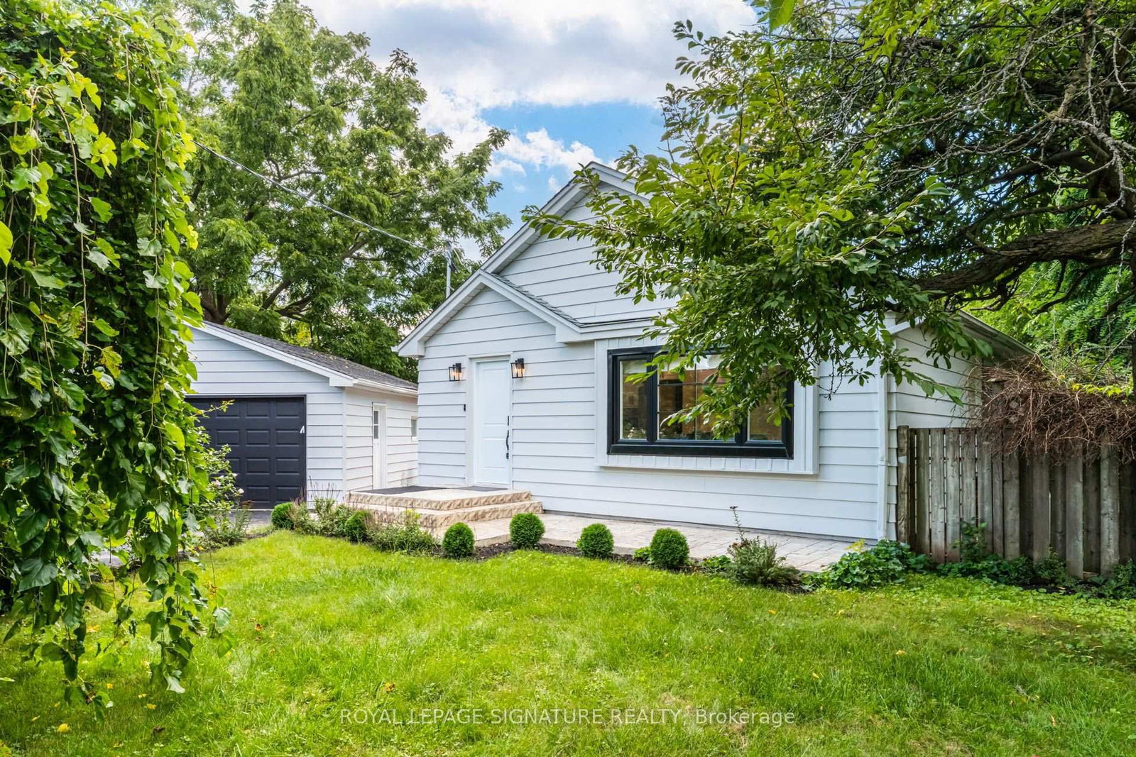133 Inglewood Drive • Oakville, ON photo 4