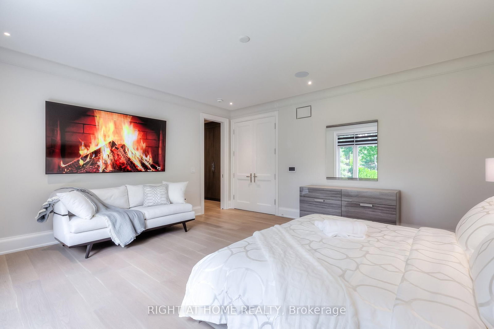 124 Shaver Avenue N • Toronto, ON photo 21