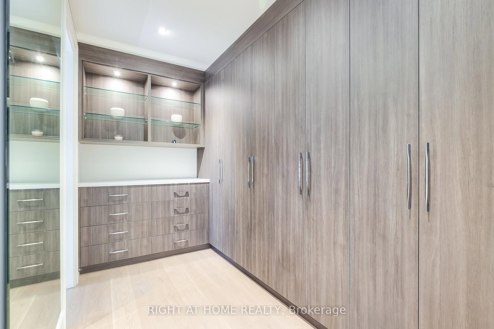 124 Shaver Avenue N • Toronto, ON photo 22