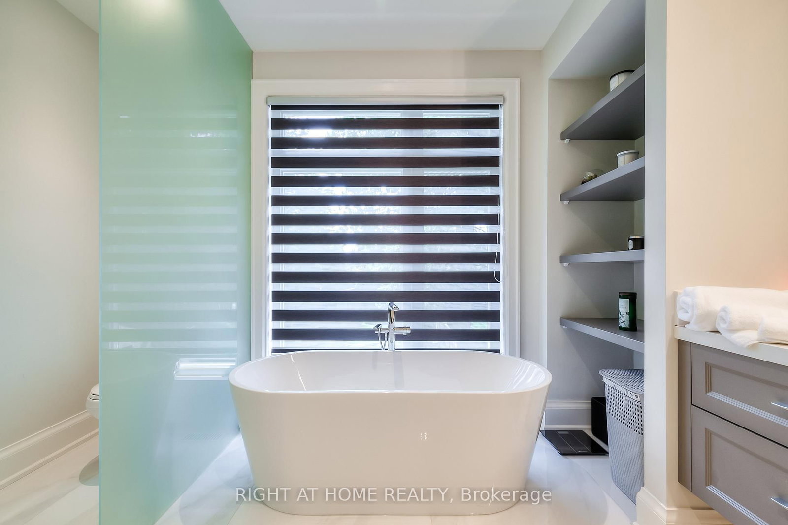124 Shaver Avenue N • Toronto, ON photo 24