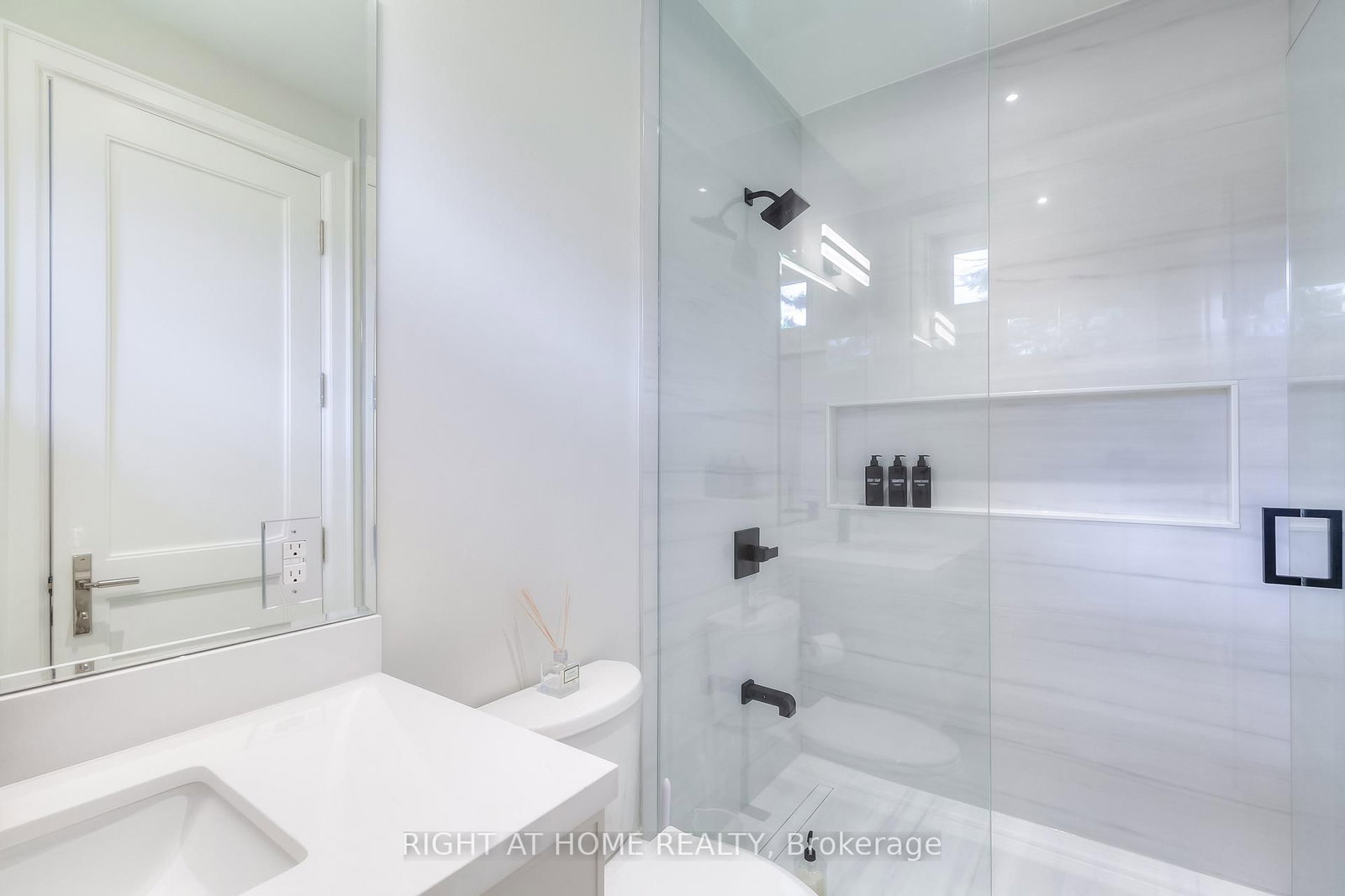 124 Shaver Avenue N • Toronto, ON photo 32