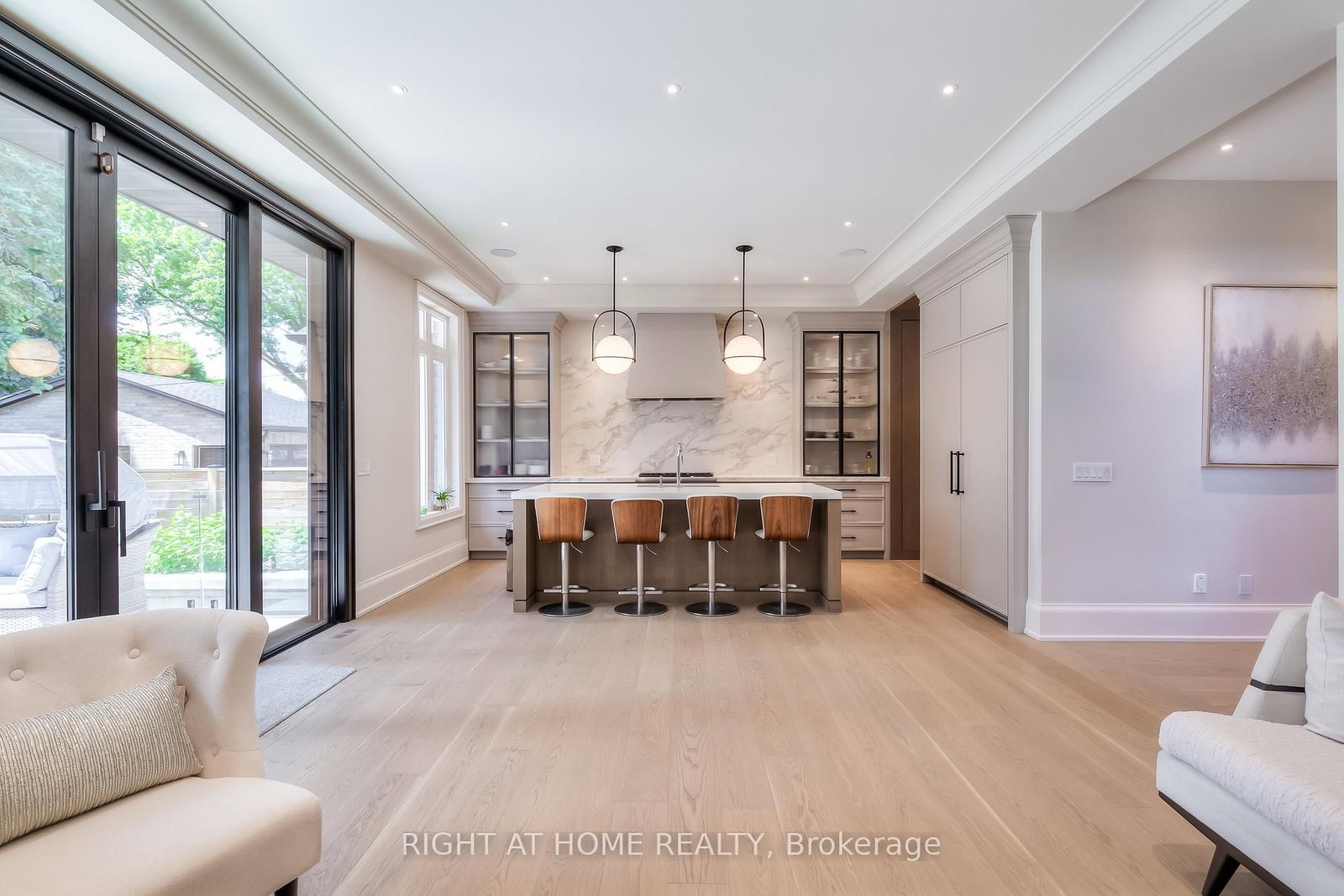 124 Shaver Avenue N • Toronto, ON photo 8