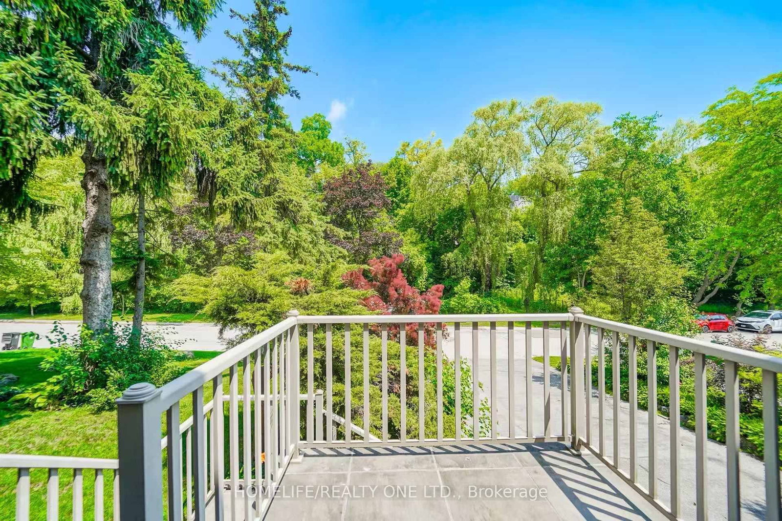 31 Bearwood Drive • Toronto, ON photo 5