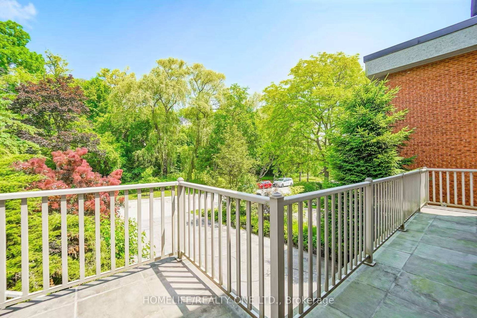 31 Bearwood Drive • Toronto, ON photo 6