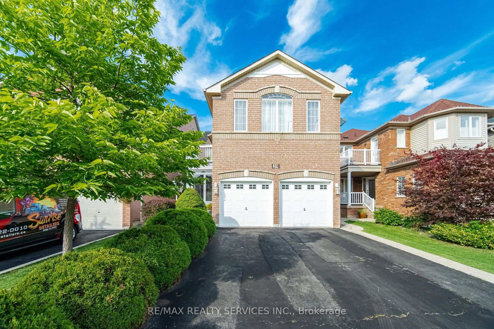 39 LEGEND Lane • Brampton, ON photo 2