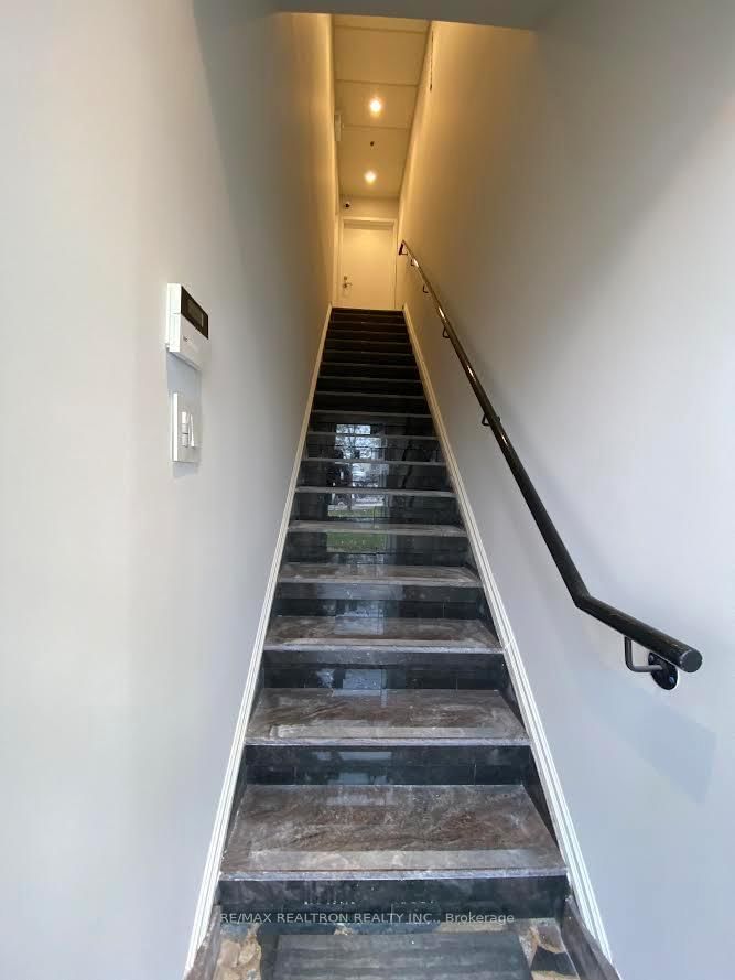 94 Kenhar Dr photo 1