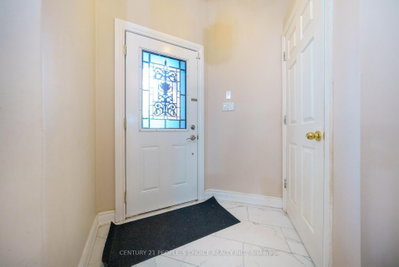 2296 Owlridge Drive • Oakville, ON photo 3