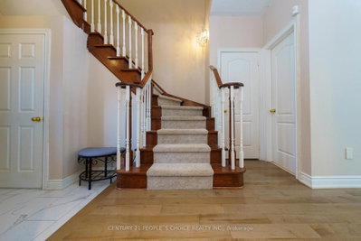 2296 Owlridge Drive • Oakville, ON photo 6