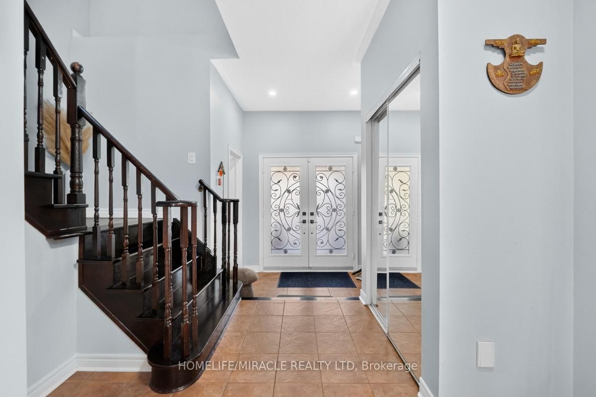 21 Chalkfarm Crescent • Brampton, ON photo 5