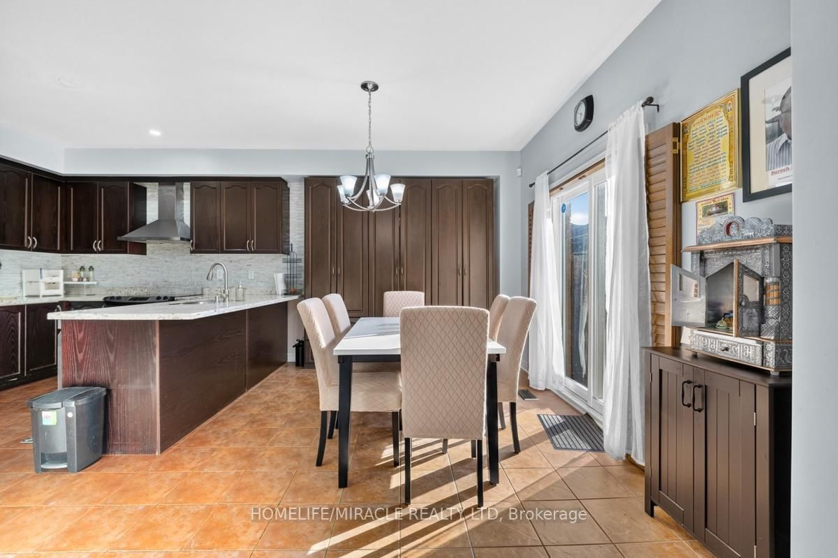 21 Chalkfarm Crescent • Brampton, ON photo 8