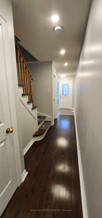 6850 Dillingwood Drive • Mississauga, ON photo 3