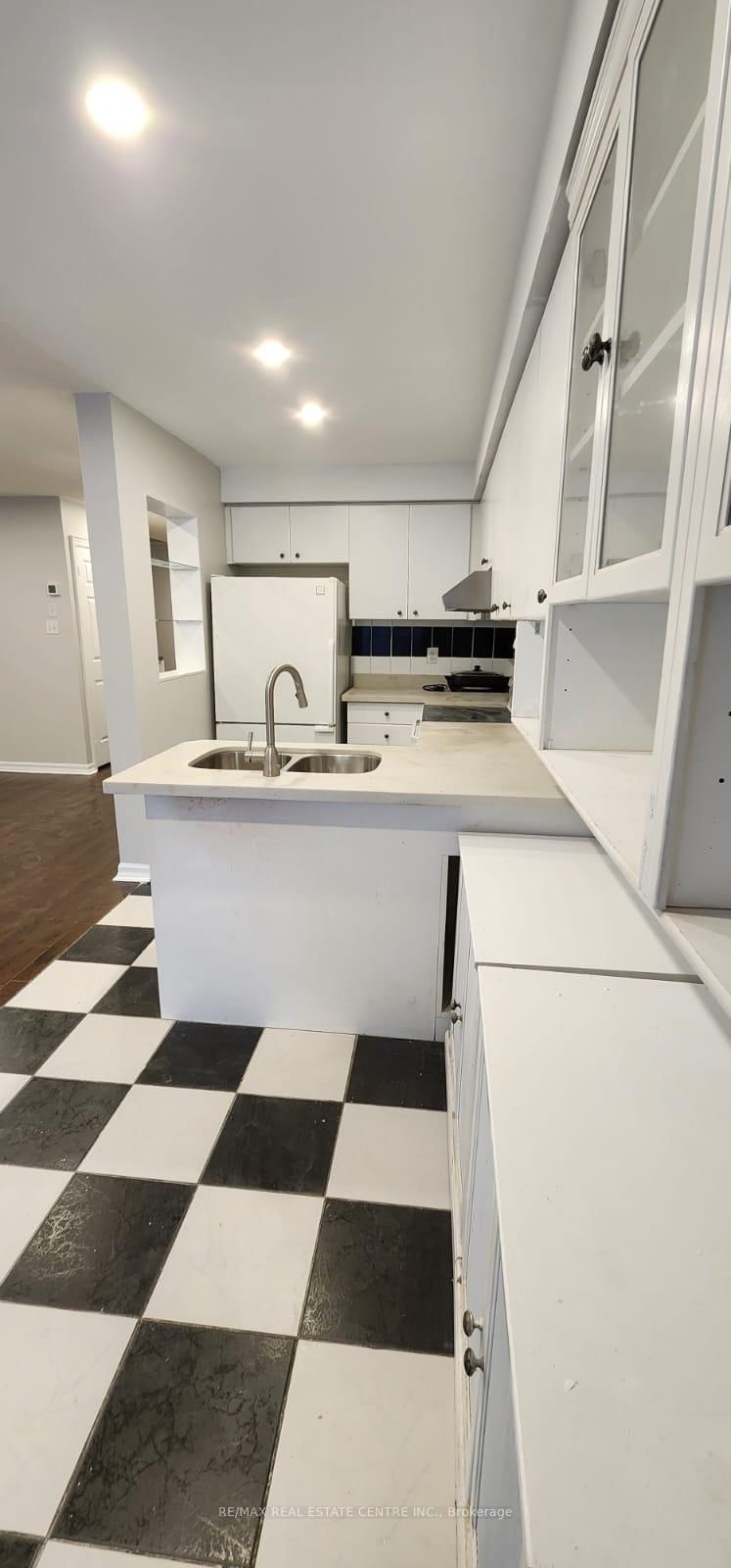 6850 Dillingwood Drive • Mississauga, ON photo 9