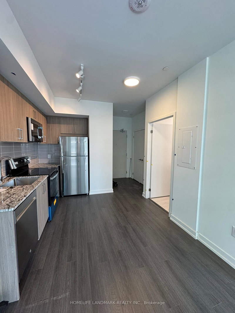 1805 - 4010 Eglinton Avenue W