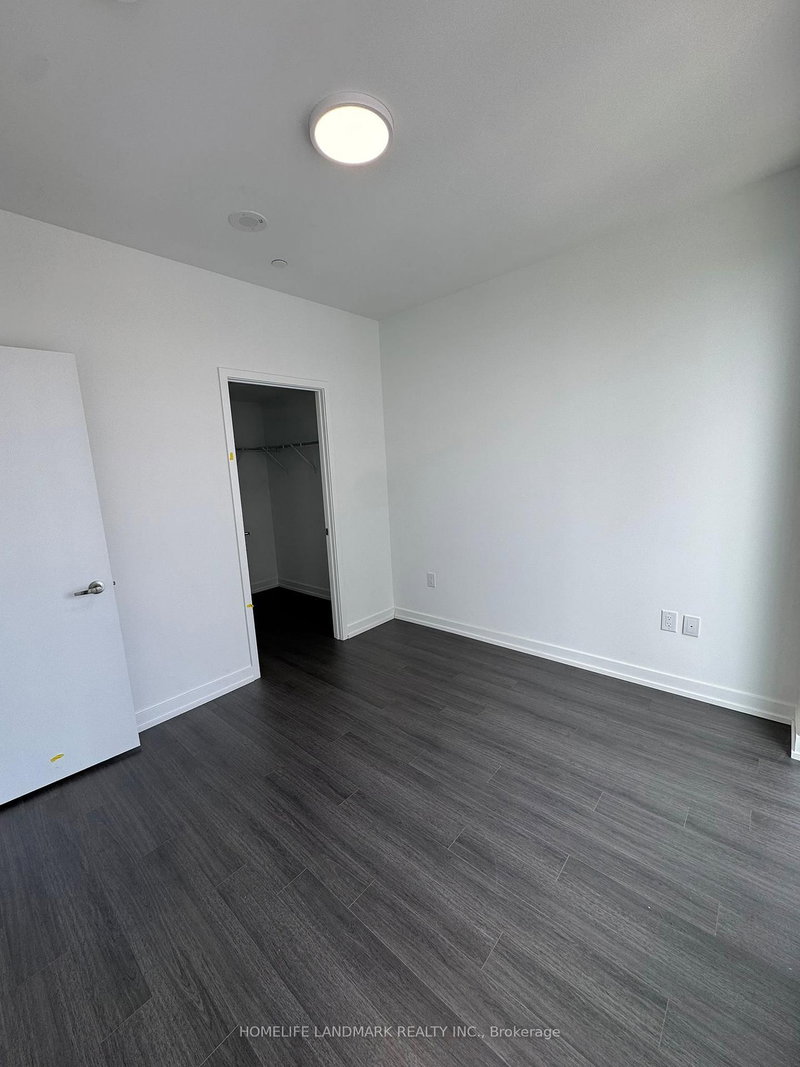 1805 - 4010 Eglinton Avenue W
