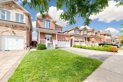 8 Lynngrove Way • Brampton, ON photo 2