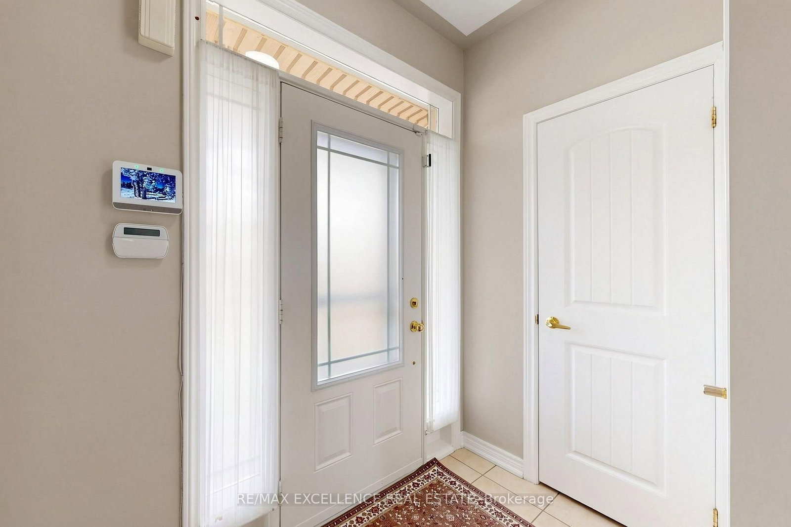 8 Lynngrove Way • Brampton, ON photo 4