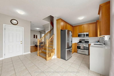 8 Lynngrove Way • Brampton, ON photo 9