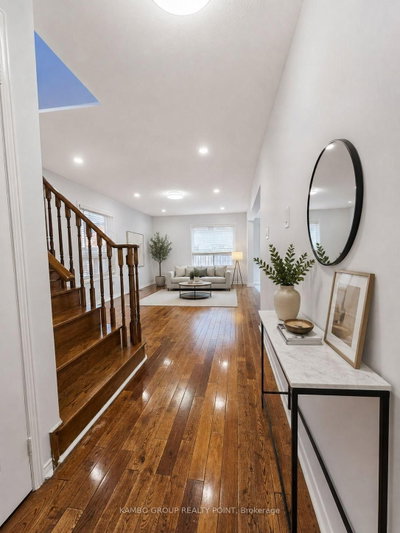 73 Hollingsworth Circle • Brampton, ON photo 3