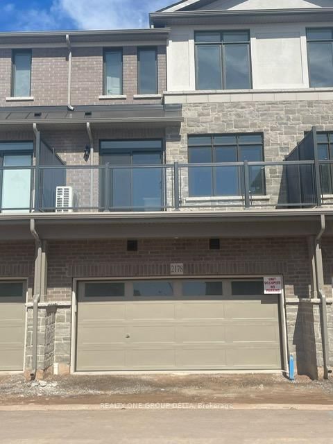 2178 Postmaster Drive • Oakville, ON photo 4