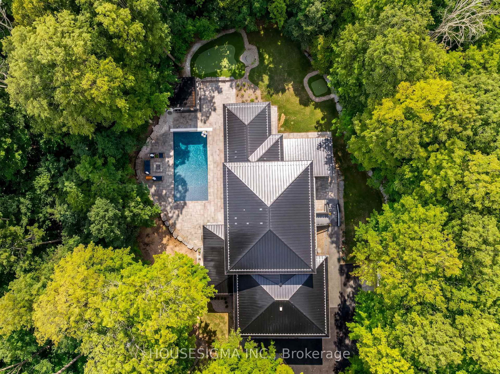 7 Maple Meadow Court • Caledon, ON photo 3