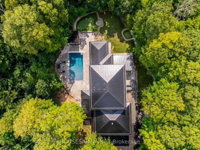 7 Maple Meadow Court • Caledon, ON photo 3