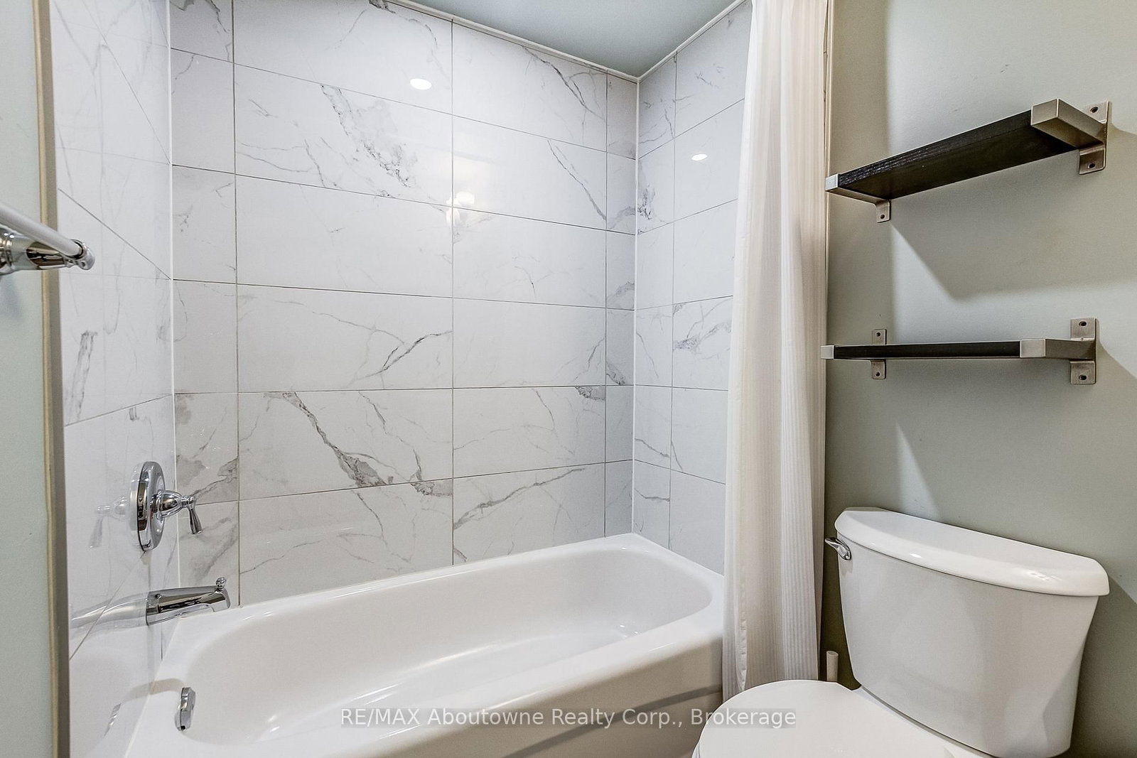 2150 Forest Gate Park • Oakville, ON photo 21