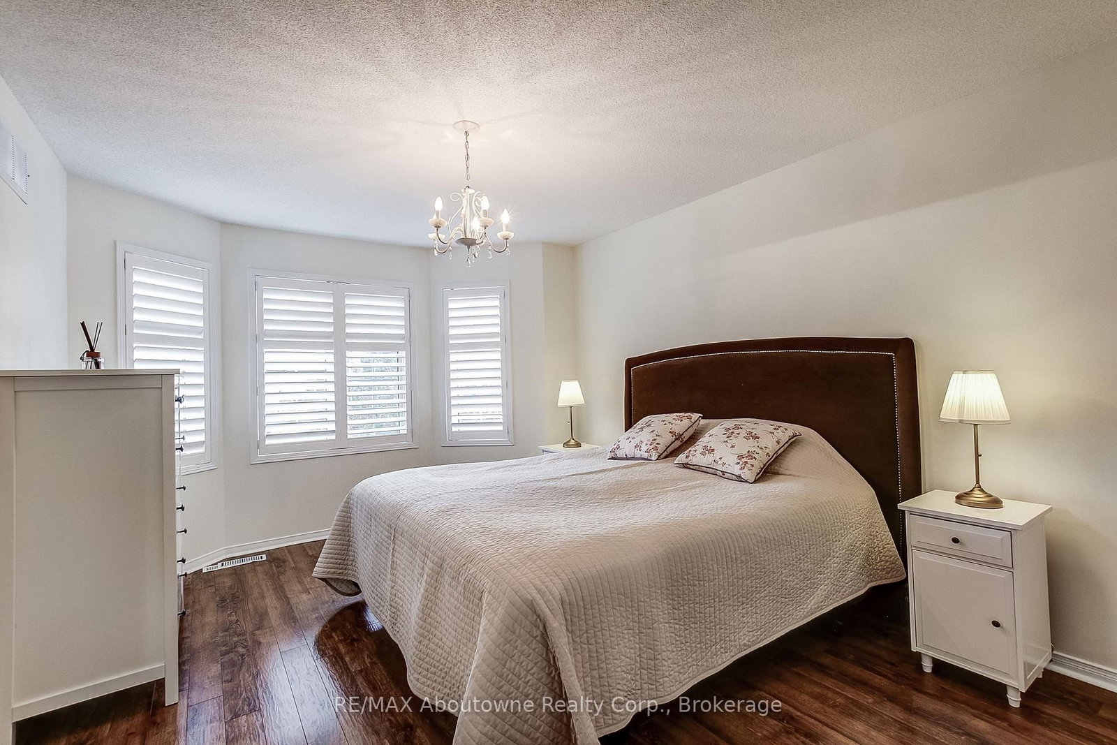 2150 Forest Gate Park • Oakville, ON photo 22
