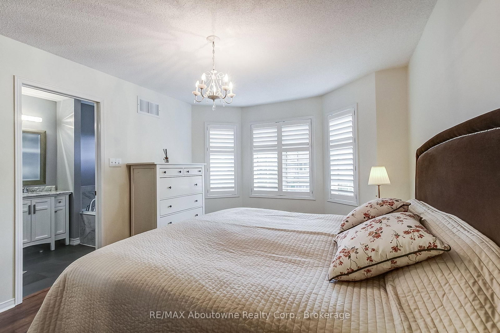 2150 Forest Gate Park • Oakville, ON photo 23