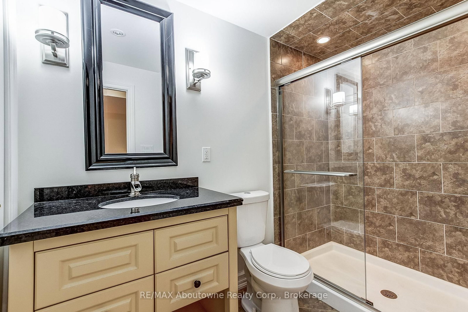 2150 Forest Gate Park • Oakville, ON photo 32
