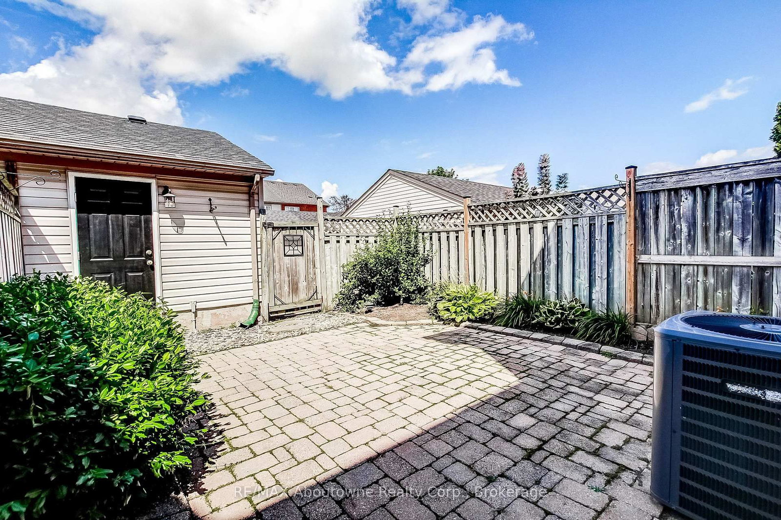 2150 Forest Gate Park • Oakville, ON photo 35