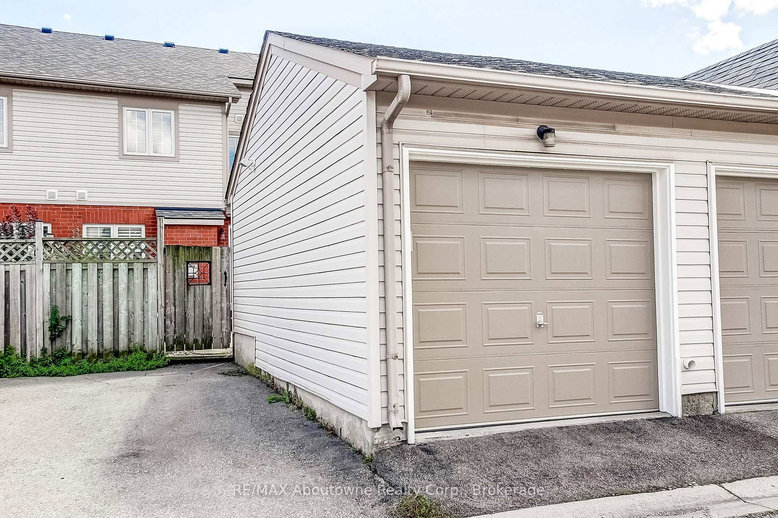 2150 Forest Gate Park • Oakville, ON photo 38