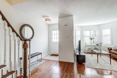 2150 Forest Gate Park • Oakville, ON photo 4