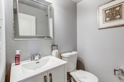 2150 Forest Gate Park • Oakville, ON photo 9
