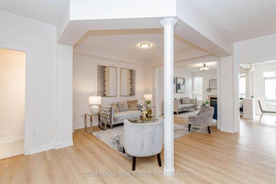 7 Village Lake Crescent • Brampton, ON photo 8