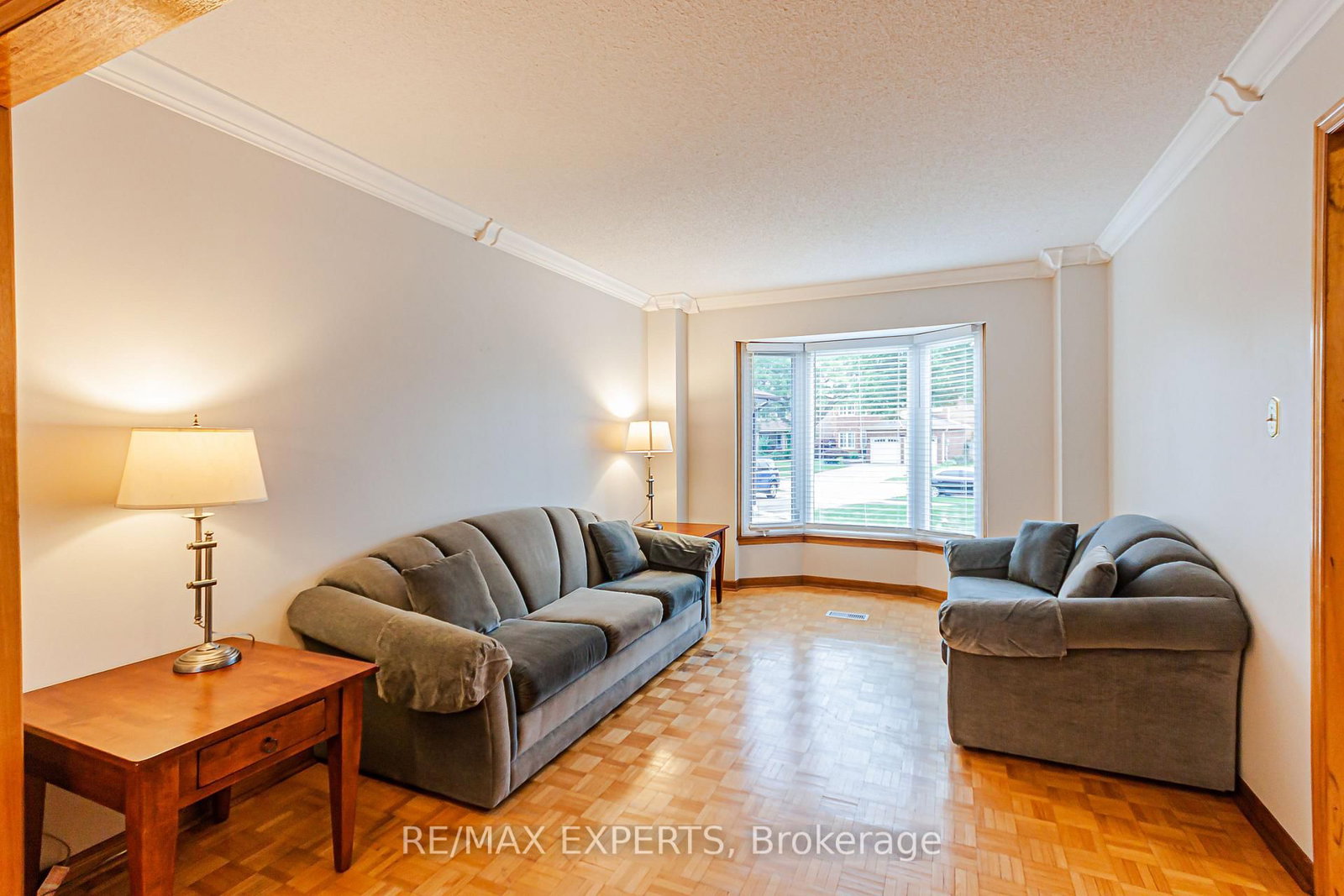 1343 Greenwood Crescent • Oakville, ON photo 5