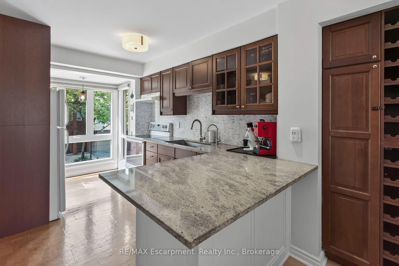 895 Maple Avenue • #425 • Burlington, ON photo 8