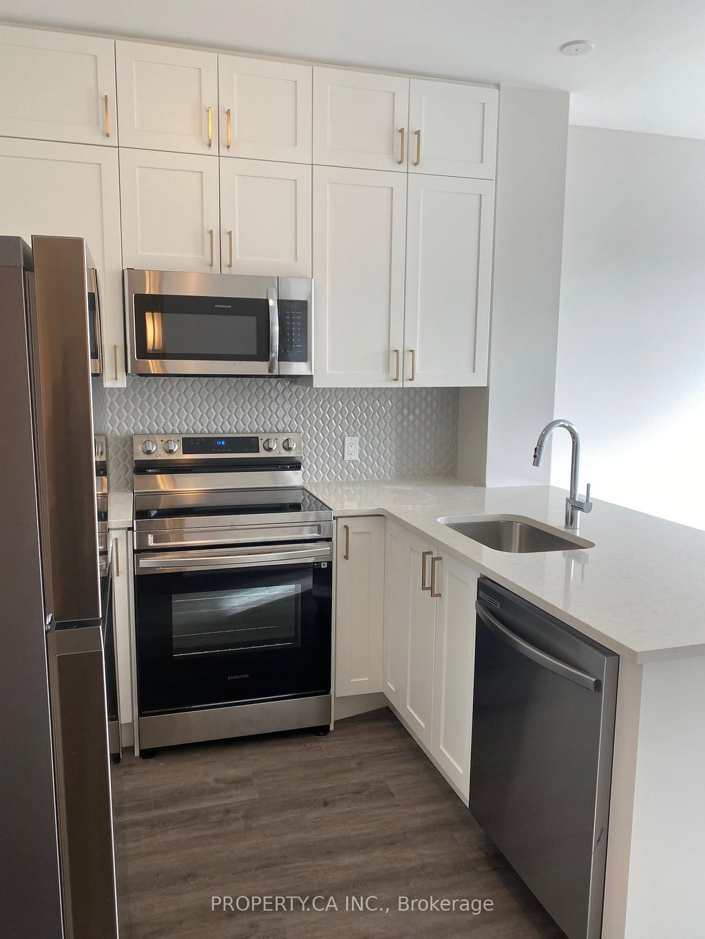 321 - 470 Gordon Krantz Avenue 4
