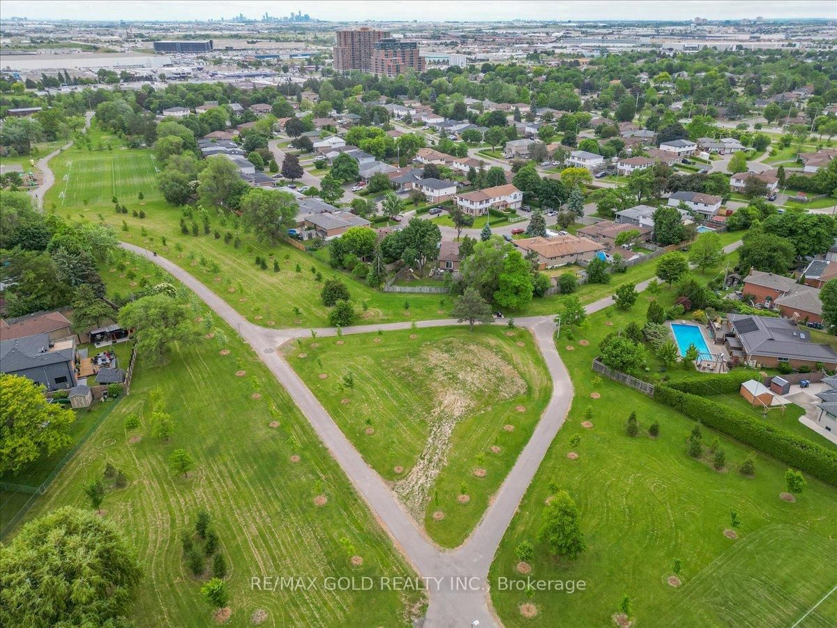 53 Dorchester Drive • Brampton, ON photo 46