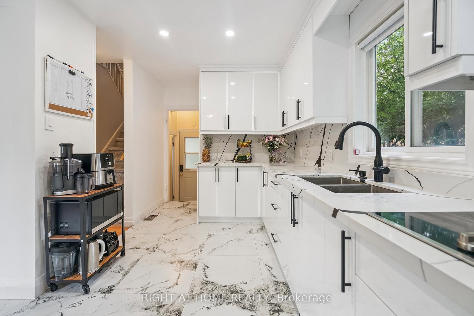 2343 Mountainside Drive • Burlington, ON photo 15