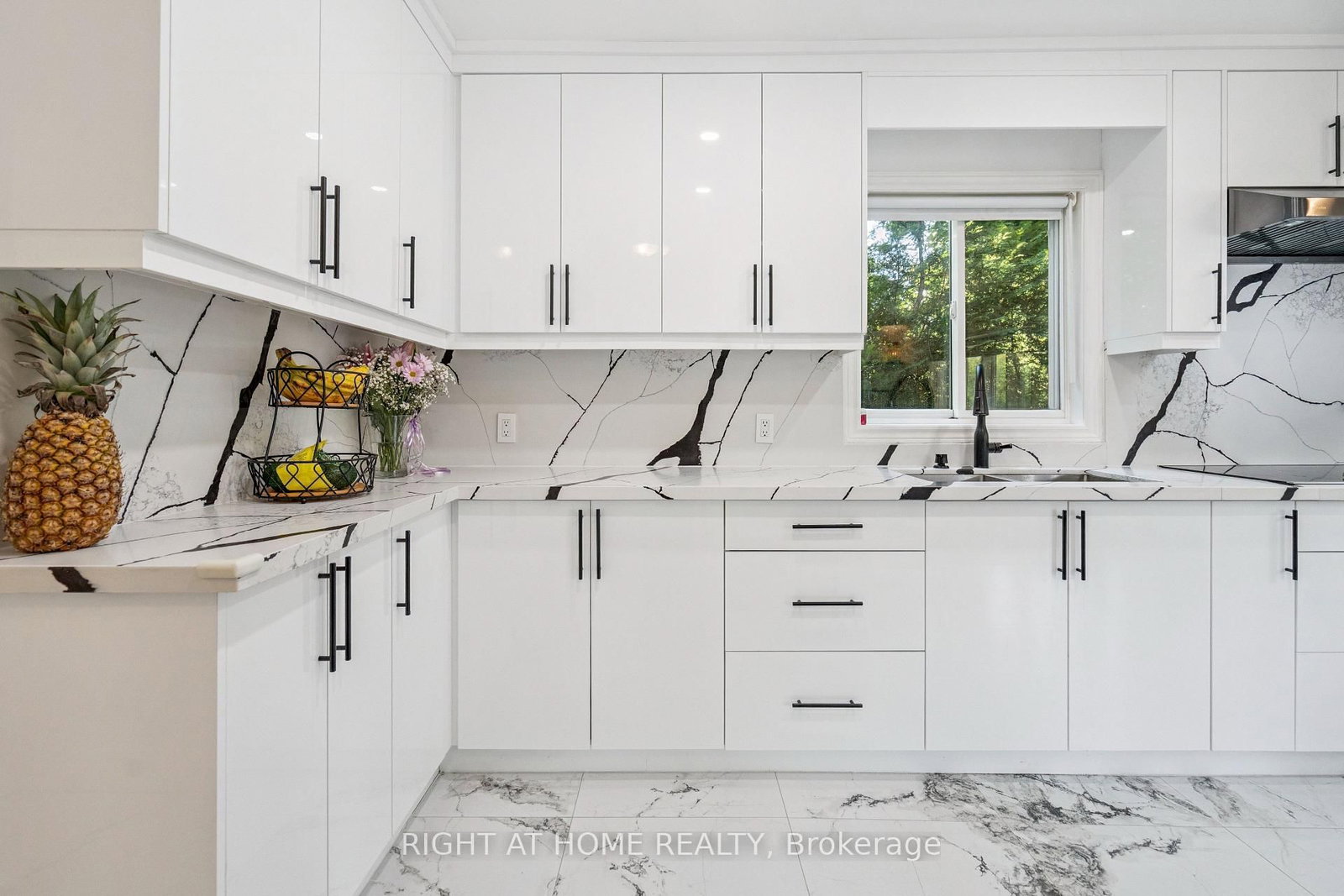 2343 Mountainside Drive • Burlington, ON photo 18