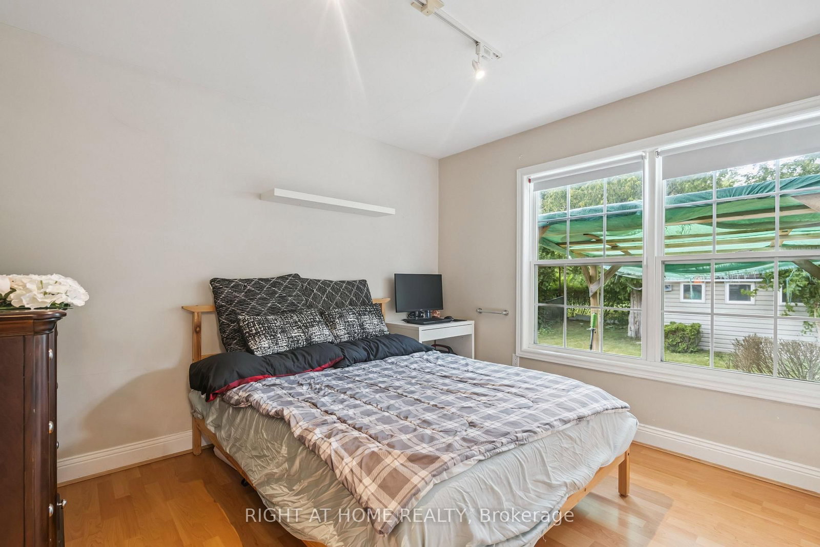 2343 Mountainside Drive • Burlington, ON photo 22